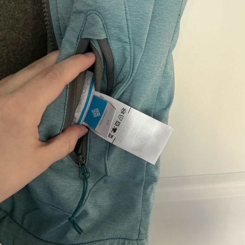 Columbia Light Blue Hooded Reversible Vest - Picture 4 of 4